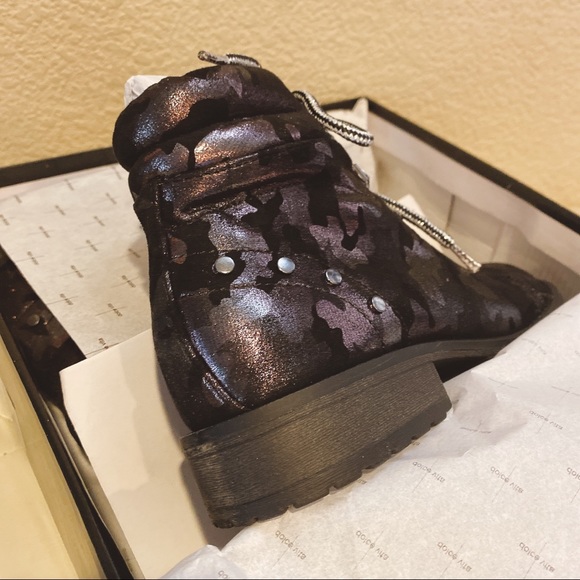 Dolce Vita Leda Booties in camo fabric - Picture 4 of 6